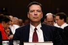 Bývalý ředitel FBI James Comey před senátním výborem.