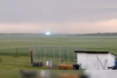 Pár natočil zvláštní jev na obloze při bouři na začátku července v Albertě