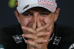 Lando Norris z McLarenu slaví triumf ve VC Británie F1 2025