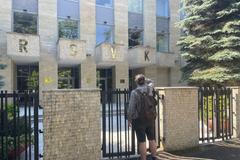 Novináři se snažili dostat do Ruského domu v Praze, bohužel se to nepodařilo