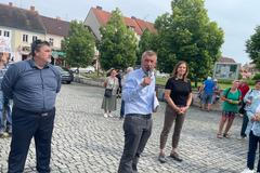 Každý má mít jednu funkci, tvrdí Babiš. Realita v hnutí ANO je ale jiná