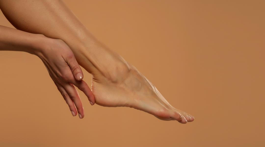 5 osvědčených domácích tipů, jak se zbavit popraskané kůže na patách