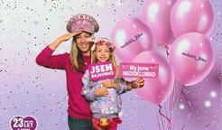 Když jsem dříve viděla někoho pomáhat druhým, vždycky se mi to moc líbilo a přála jsem si dělat něco podobného. Ale dlouho jsem nenašla tu pravou příležitost. Těsně před předčasným porodem mé dcerky Lilli jsem poznala organizaci Nedoklubko a jejich práce mě oslovila natolik, že jsem zatoužila stát se součástí. Jsem šťastná, že se to podařilo. Nedoklubko je nezisková organizace od roku 2002 podporující rodiče předčasně narozených dětí a neonatologická oddělení. Jeho hlavním cílem je psychosociální podpora rodičů předčasně narozených dětí v celé České republice.