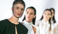 Módní přehlídka ze série "Fashion Live" v Bratislavě. Na snímku je Emma Čaputová.