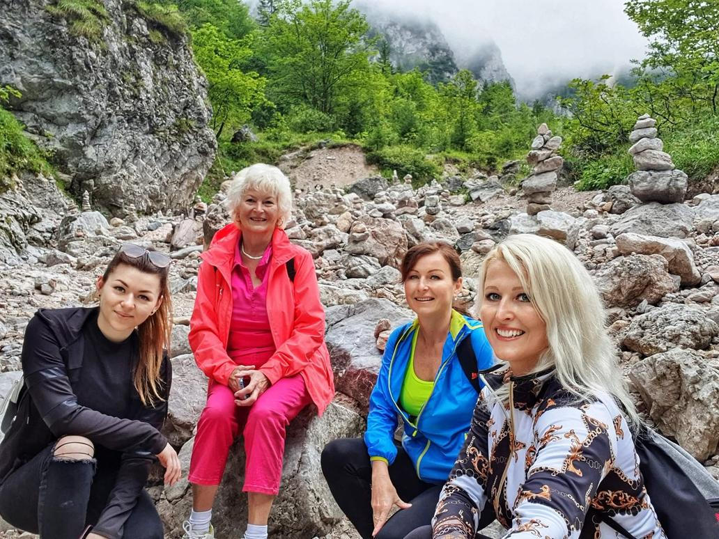 Soňa se svými dcerami a vnučkou