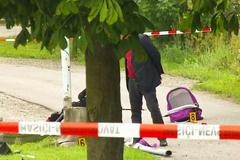 V Humpolci najelo osobní auto do dětského kočárku.