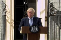 Premiér Boris Johnson: Lidé, kteří vsadili proti Británii, přijdou o úspory