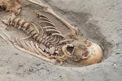 Archeologové v Peru objevili největší dětské rituální pohřebiště