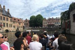 Turisté v Bruggách