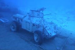 Podmořské muzeum s vojenskou technikou překvapí tankem i helikoptérou