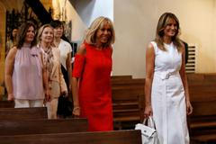 Sangria, tanec i papričky. Ženy lídrů G7 si užívají čas bez manželů