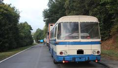 Auto v autobuse