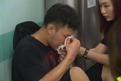 Dav maskovaných mužů útočil na cestující na nádraží v Hongkongu