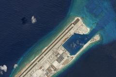 Čínská vojenská základna na ostrově Fiery Cross v Jihočínském moři