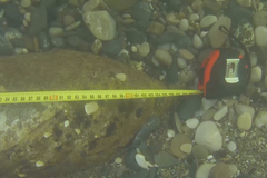 Česká policie čístí koryta v Bosně, nalezla nevybuchlé letecké pumy