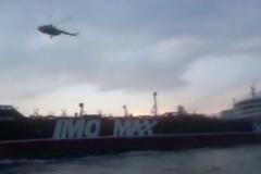 Íránské Revoluční gardy zveřejnily videozáznam ze zadržení britského tankeru.