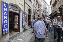 Boj se směnárnami (ne)funguje. Nevýhodné kurzy trvají, našli jsme i porušení zákona