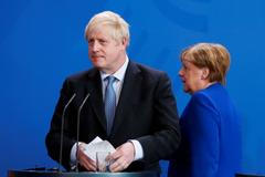 Boris Johnson s Angelou Merkelovou