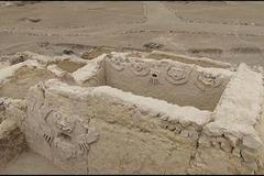 Archeologové v Peru objevili 3800 let starý reliéf