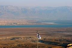 Izraelská vjaka nad Mrtvým mořem z pohledu z pevnosti v Massadu
