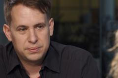 Boj o klima? Vymýváme kelímky od jogurtů a pak letíme přes půl světa, říká psycholog