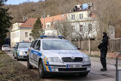 Squat Šatovka 12.2. 2018, obklíčen policií, squatteři