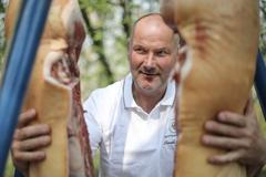 Atmosféra - Tomáš Mareš řezník La Gare maso prase