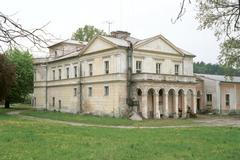 Zámek Velichov na Karlovarsku, který získal v roce 2012 v restituci rod Czerninů.