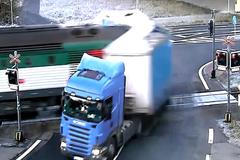 Další drsná video kampaň SŽDC. Nepodceňuj vlaky na železničních přejezdech!