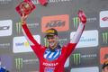 Tovární jezdec Hondy Tim Gajser slaví titul světového šampiona MXGP