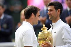 Roger Federer a Novak Djokovič ve finále Wimbledonu 2019
