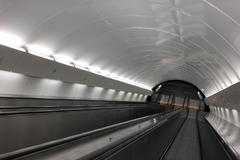 Sovětské eskalátory zmizely. Opět otevřená stanice metra Karlovo náměstí má i nový vestibul