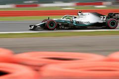 Valtteri Bottas v Mercedesu během GP Británie formule 1.