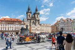 srovnání - Praha bez turistů a s nimi
