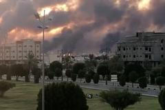 Požár ropných zařízení Saudi Aramco.