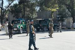 Bezpečnostní složky v Kábulu po výbuchu.