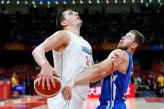 basketbal, MS 2019, Česko - Srbsko, Nikola Jokič a Patrik Auda