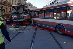 Srážka tramvaje s trolejbusem Brno