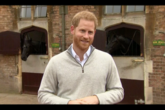 Princ Harry oznamuje narození chlapečka