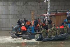 Potápěči začali vytahovat z Dunaje oběti z potopené lodi