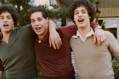 Tři blízcí neznámí trailer