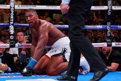 Král na kolenou. Neporazitelný Joshua šel čtyřikrát k zemi a Ruiz má výhru roku