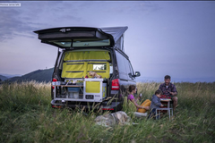 Česká firma mění obyčejné vozy v komfortní kempingová auta