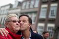 polibek Mark Rutte premiér volička Nizozemsko volební kampaň 2017
