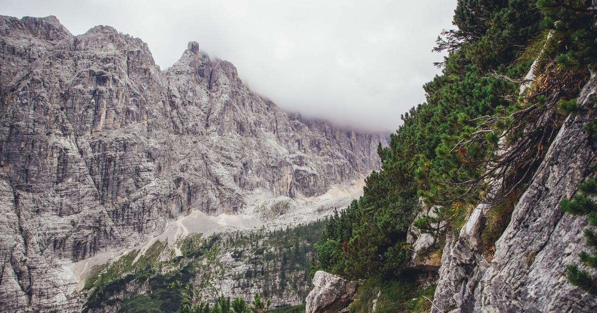 Dva Češi v italských Dolomitech narazili na krupobití. Vrtulník je dostal do bezpečí