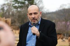 Pražská zoo, nová expozice a pavilon Gobi, koně převalského - ředitel zoo Miroslav Bobek