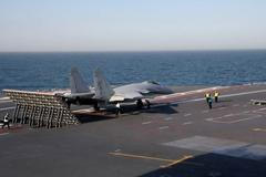 Tři typy etadel vzlétly z letadlové lodi Fujian s pomocí elektromagnetického katapultu, hlásí Čína