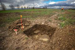 Náchod jako město, co nejvíce nesnáší turisty, archeologie, archeolog, vykopávky, automobilová doprava, ilustrační foto, auto, nákladní vůz, autobus
