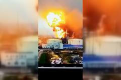 Tvrdé ukrajinské útoky. V plamenech se ocitl terminál na LNG u Finského zálivu nebo ruské rafinérie