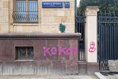 Hanlivé nápisy budova české ambasády v Moskvě